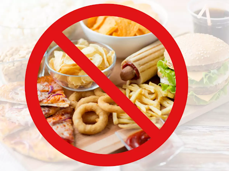 Chế độ ăn uống không lành mạnh là nguyên nhân hình thành bệnh trĩ nội có 3 búi