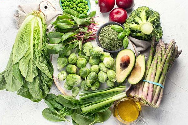 chế độ ăn uống khoa học, giàu chất xơ và vitamin từ rau củ quả