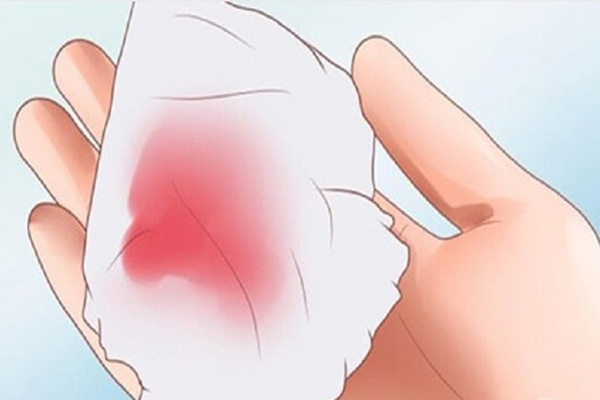 Ra máu hồng ở âm đạo là dấu hiệu trứng rụng gặp tinh trùng 